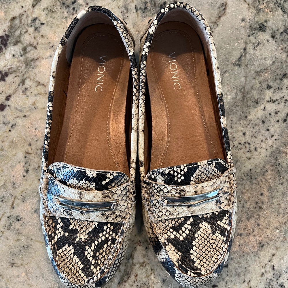 Vionic snakeskin loafers size 7